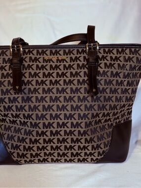 Michael Kors Lillian Large Top-Zip Shoulder Tote Handbag